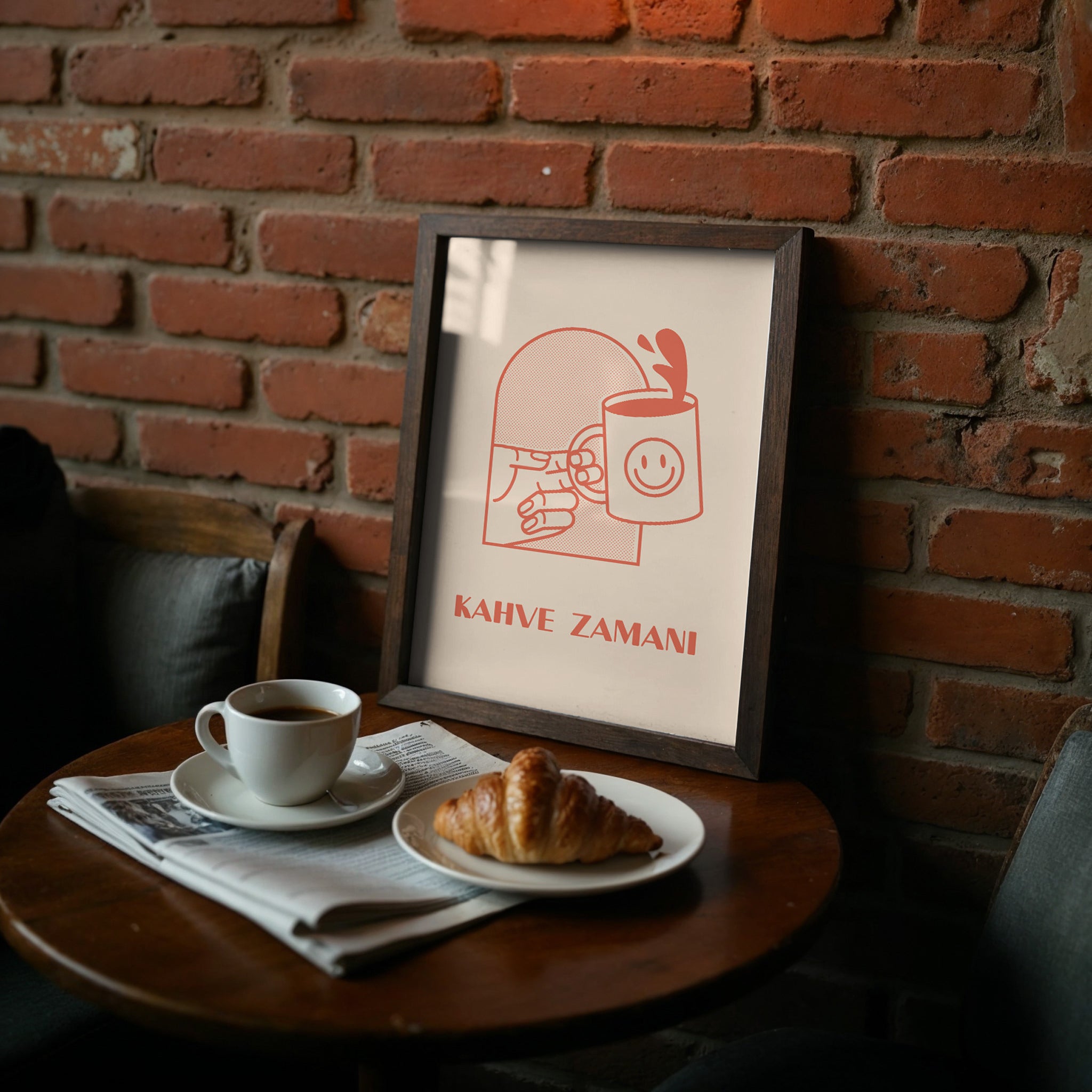 Bej ve kırmızı renklerde 'Kahve Zamanı' yazılı kahve temalı poster