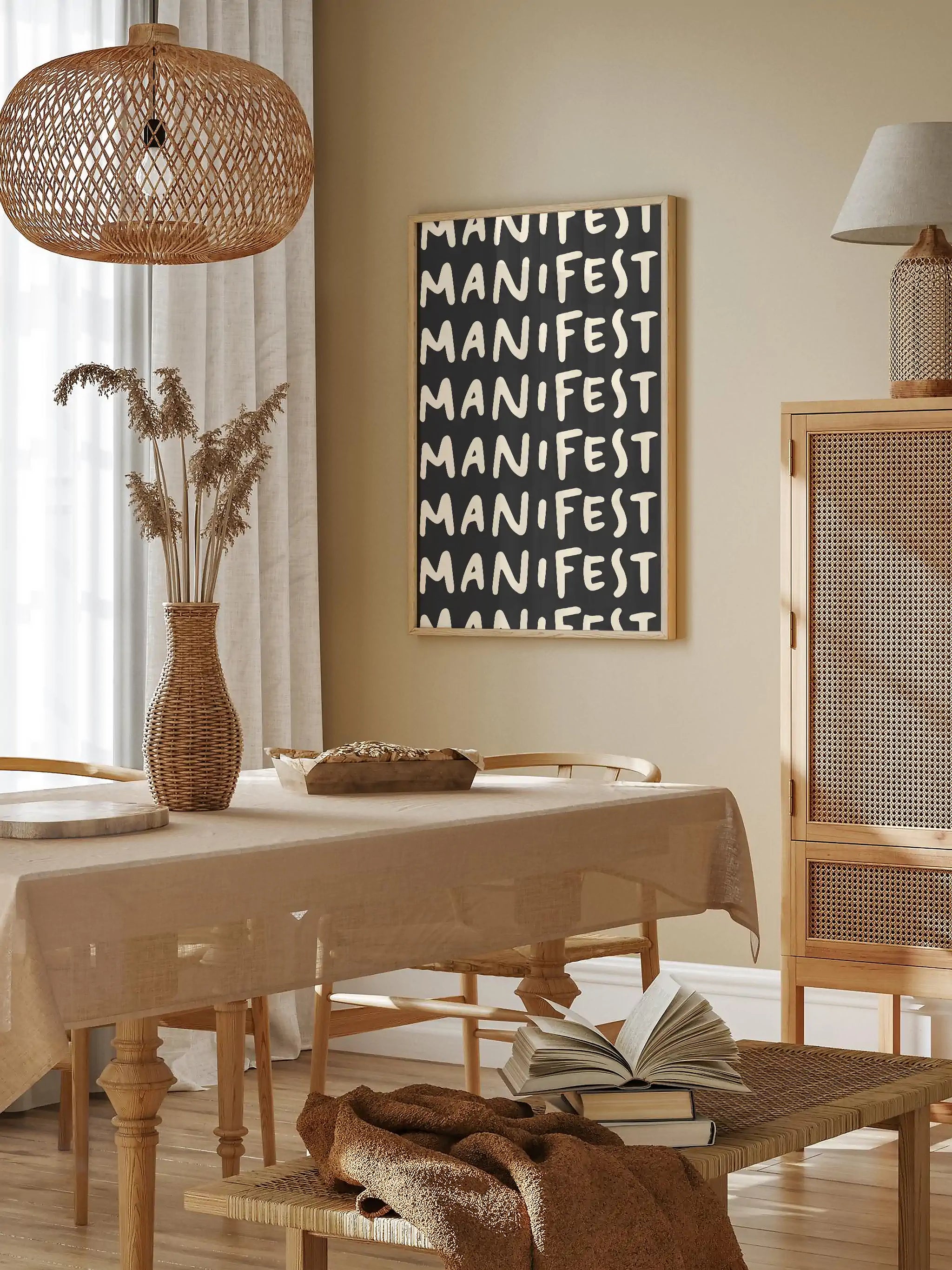 Güçlü bir mesaj içeren minimalist siyah-beyaz tipografi baskısı.