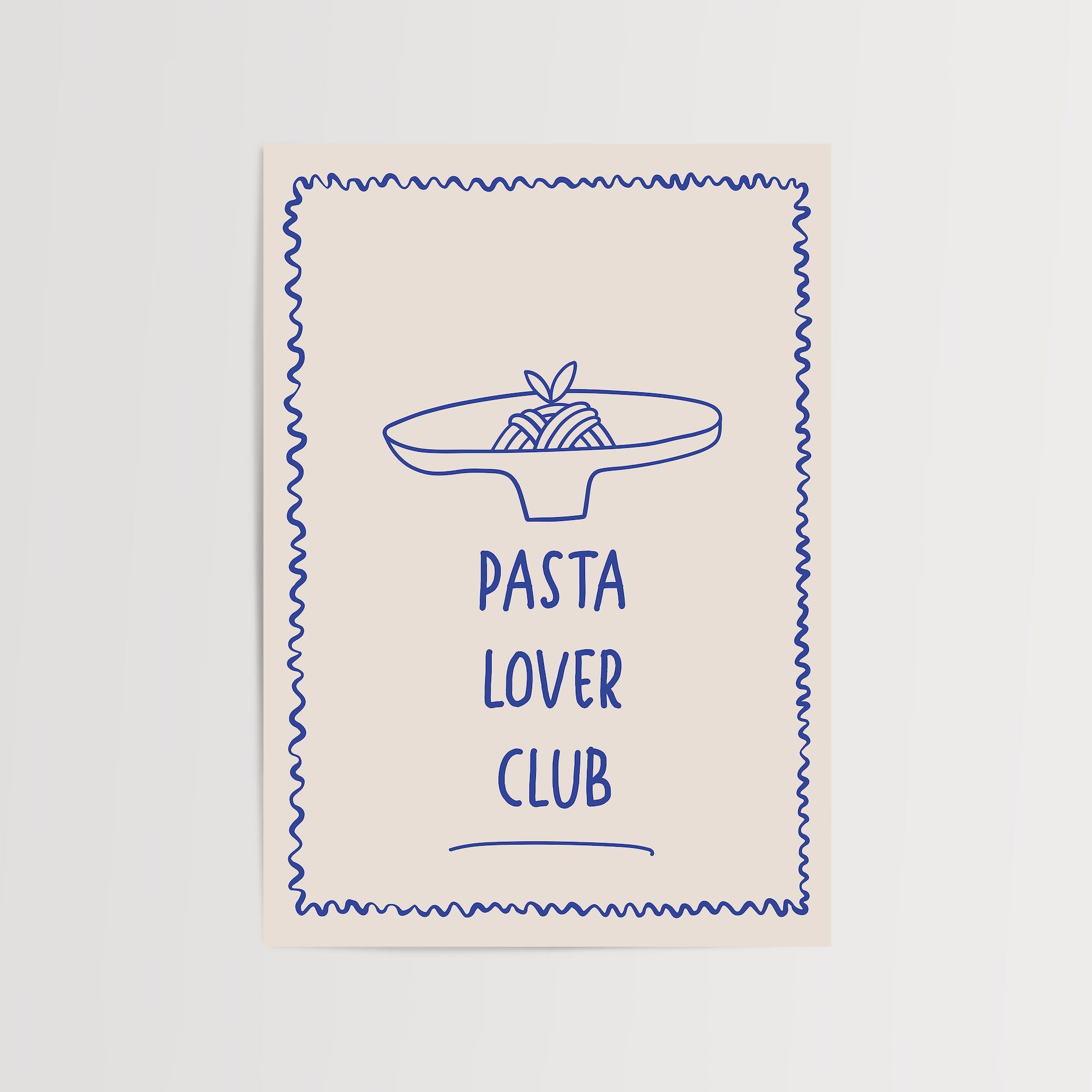 Pasta Lover Club yazılı, spagetti tabağı illüstrasyonu içeren minimalist ve eğlenceli mutfak posteri